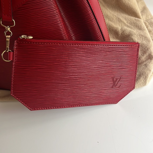 Authentic like new Louis Vuitton epi sac D’Epaule GM red castillan with wallet. - Picture 8 of 14